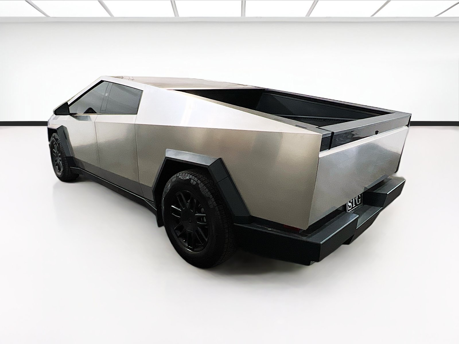 Used 2025 Tesla Cybertruck AWD Crew Cab image 5