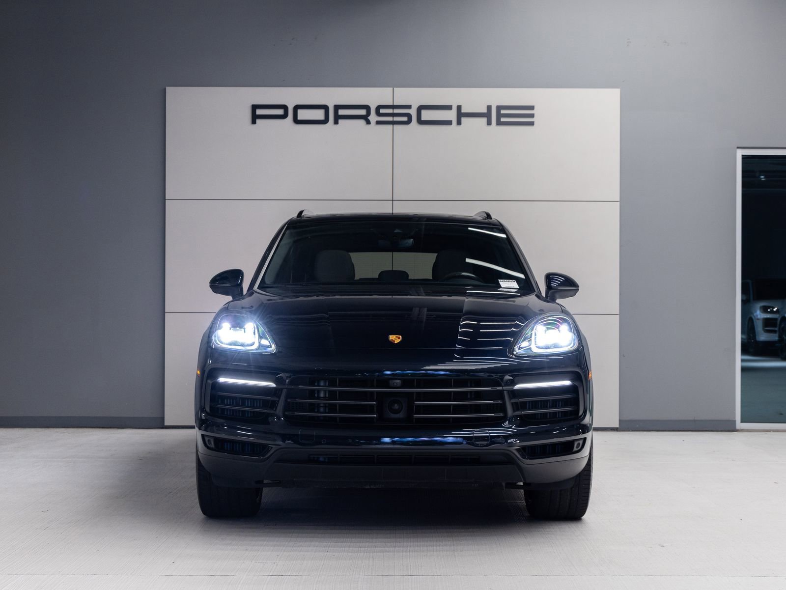 Certified 2023 Porsche Cayenne Platinum Edition AWD/4WD image 10