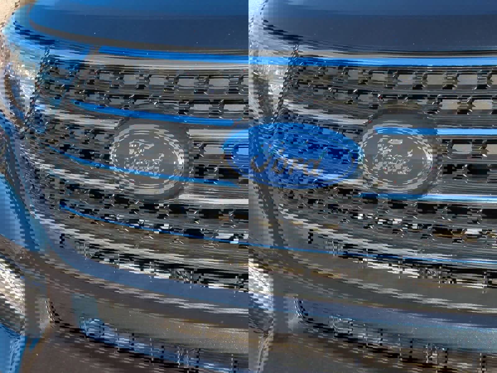 Used 2022 Ford Explorer XLT w/ Equipment Group 202A image 12