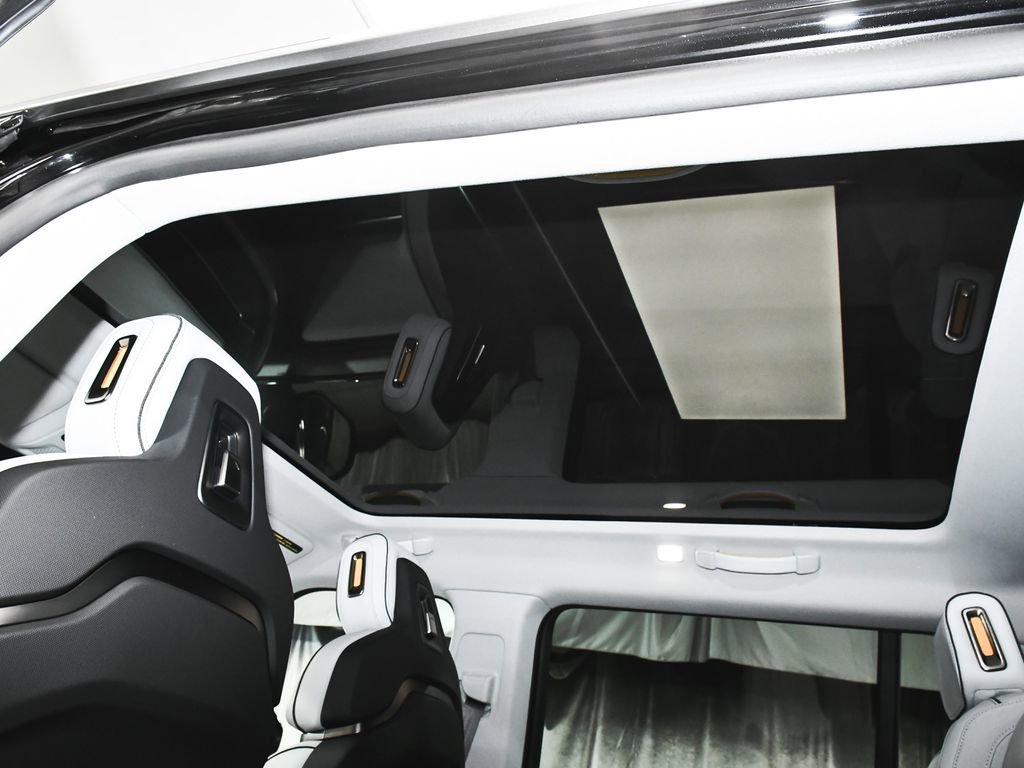 Used 2025 Rivian R1S Adventure image 47