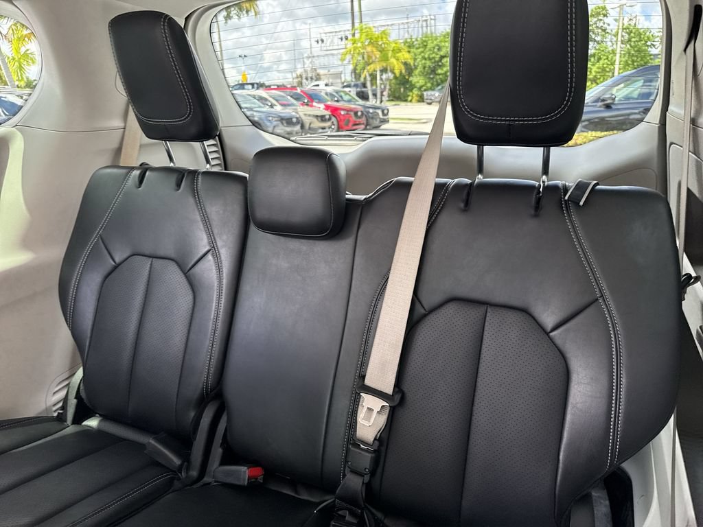 Used 2024 Chrysler Pacifica Touring-L FWD image 37