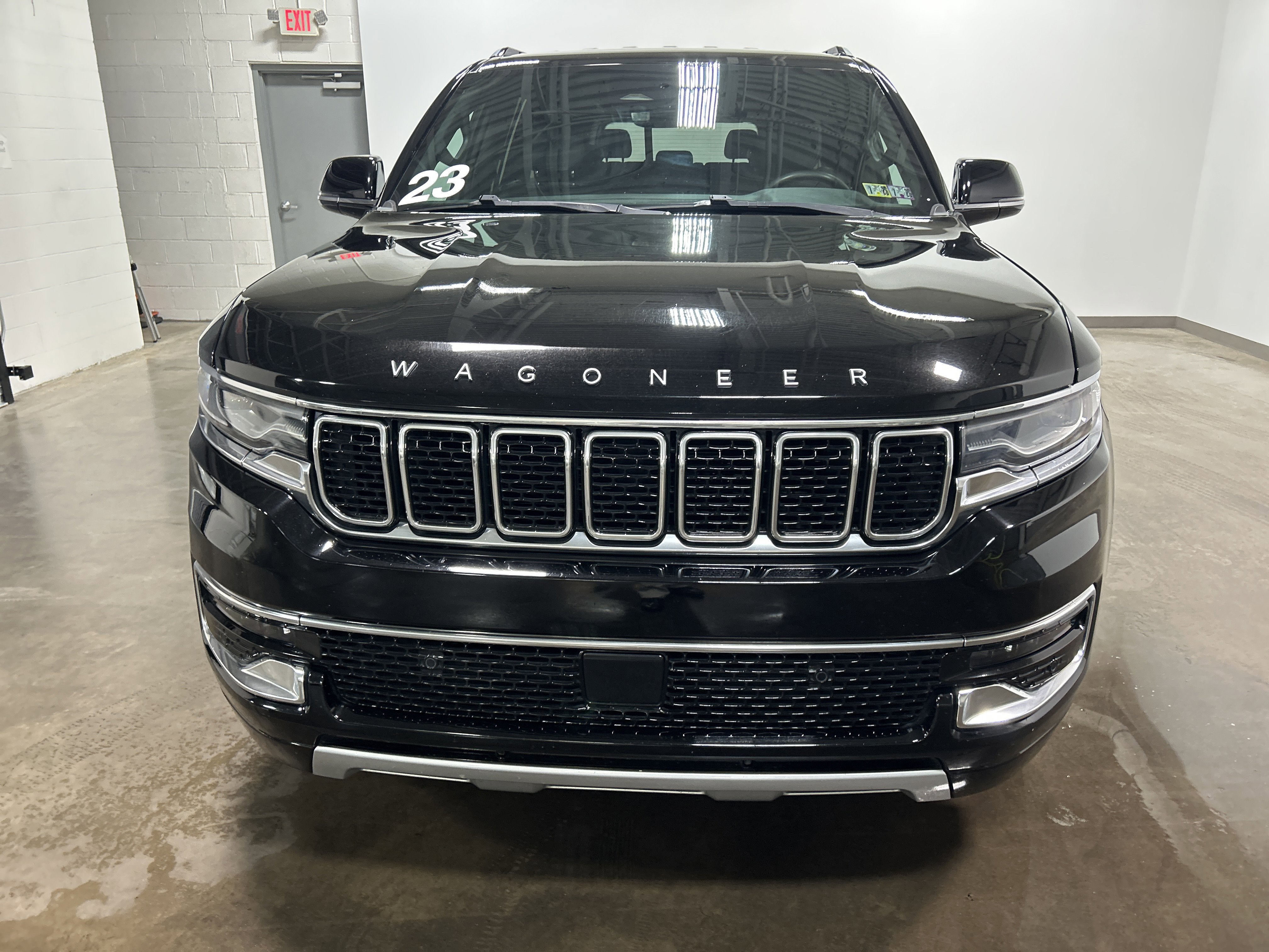 Used 2023 Jeep Wagoneer L Series II AWD/4WD image 7