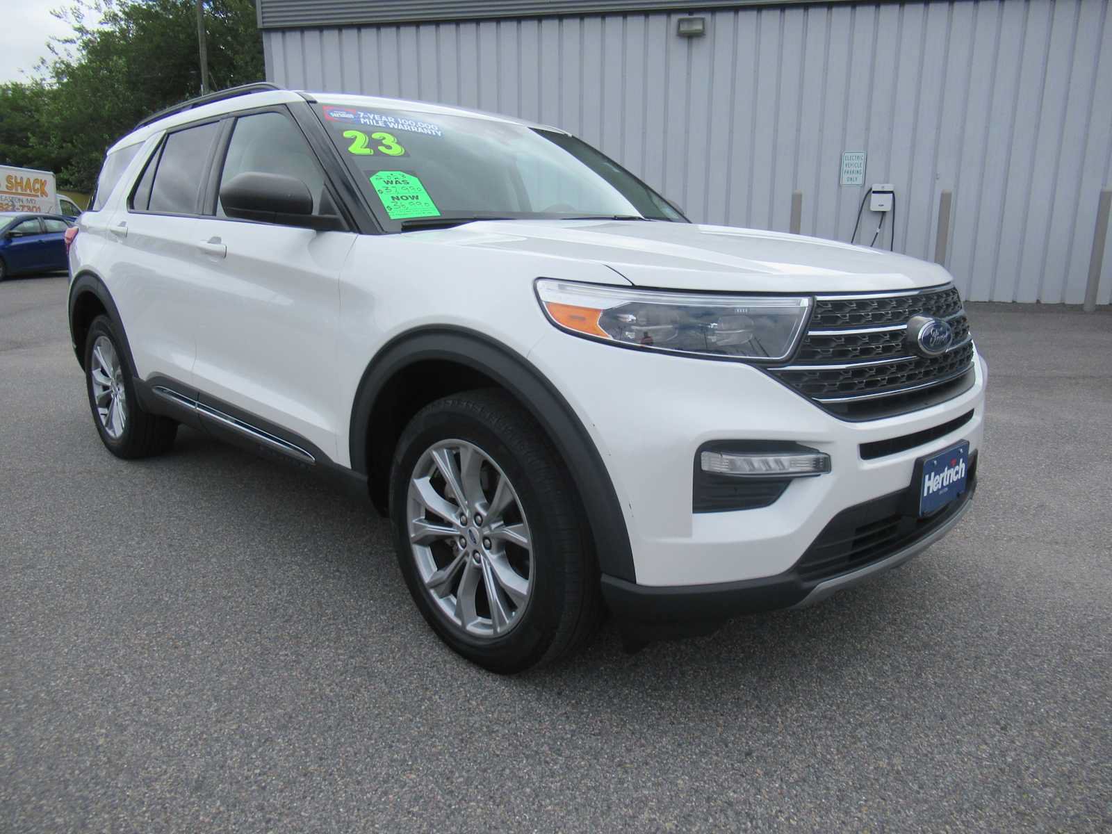 Used 2023 Ford Explorer XLT w/ Equipment Group 202A AWD/4WD image 3
