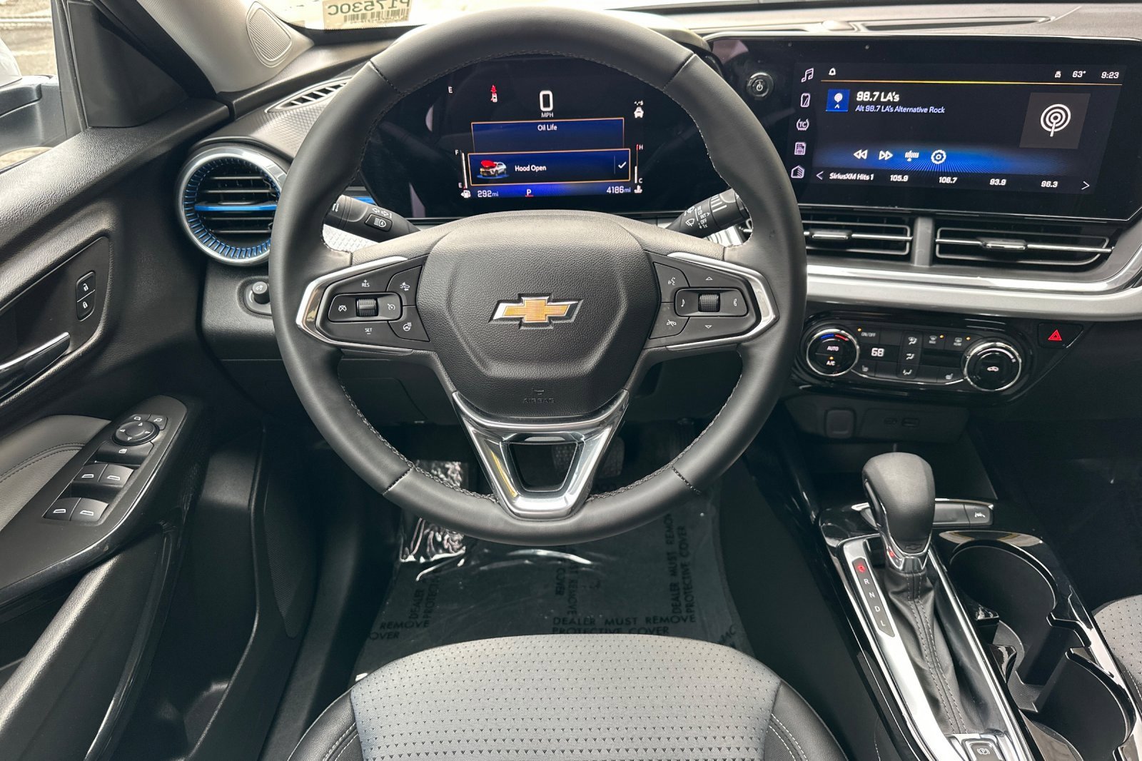 Used 2025 Chevrolet Trax LT w/ Driver Confidence Package image 17