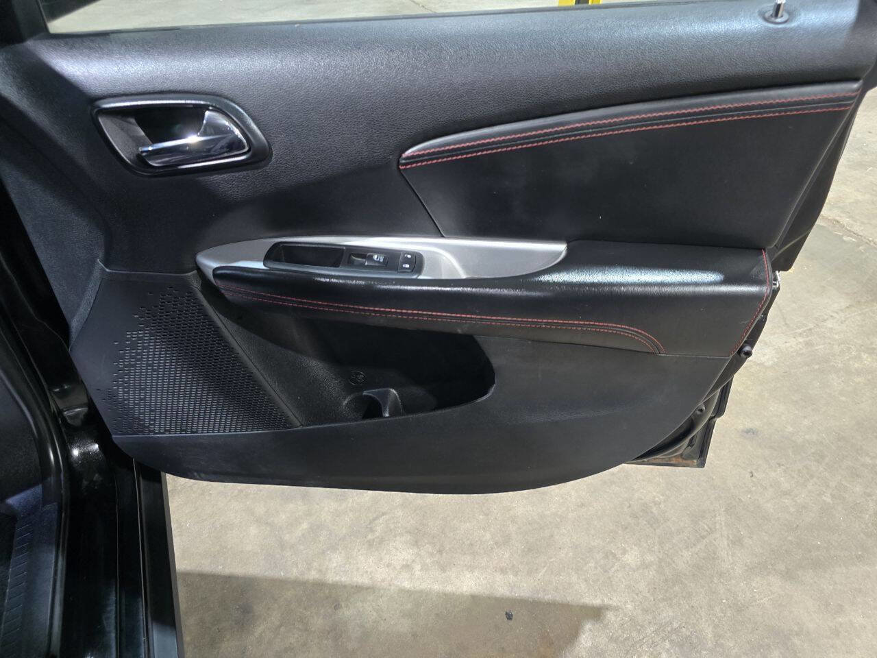 Used 2015 Dodge Journey R/T w/ Flexible Seating Group image 33