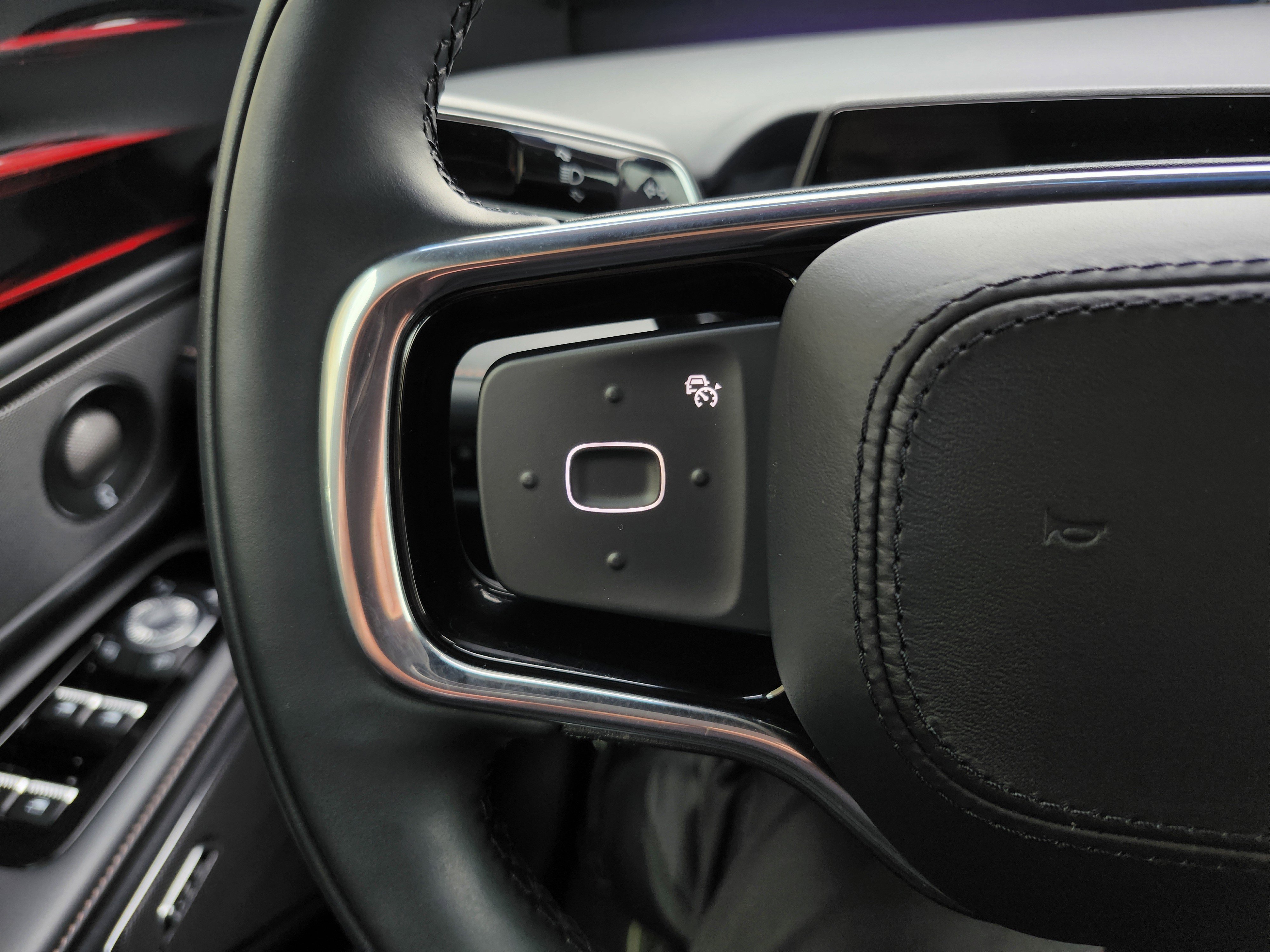 Used 2024 Lincoln Nautilus Reserve w/ Equipment Group 202A image 12