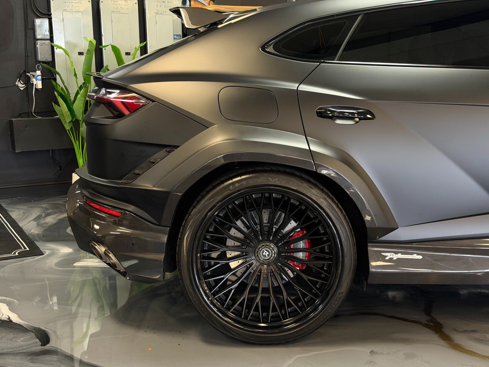 Used 2023 Lamborghini Urus Performante AWD/4WD image 6