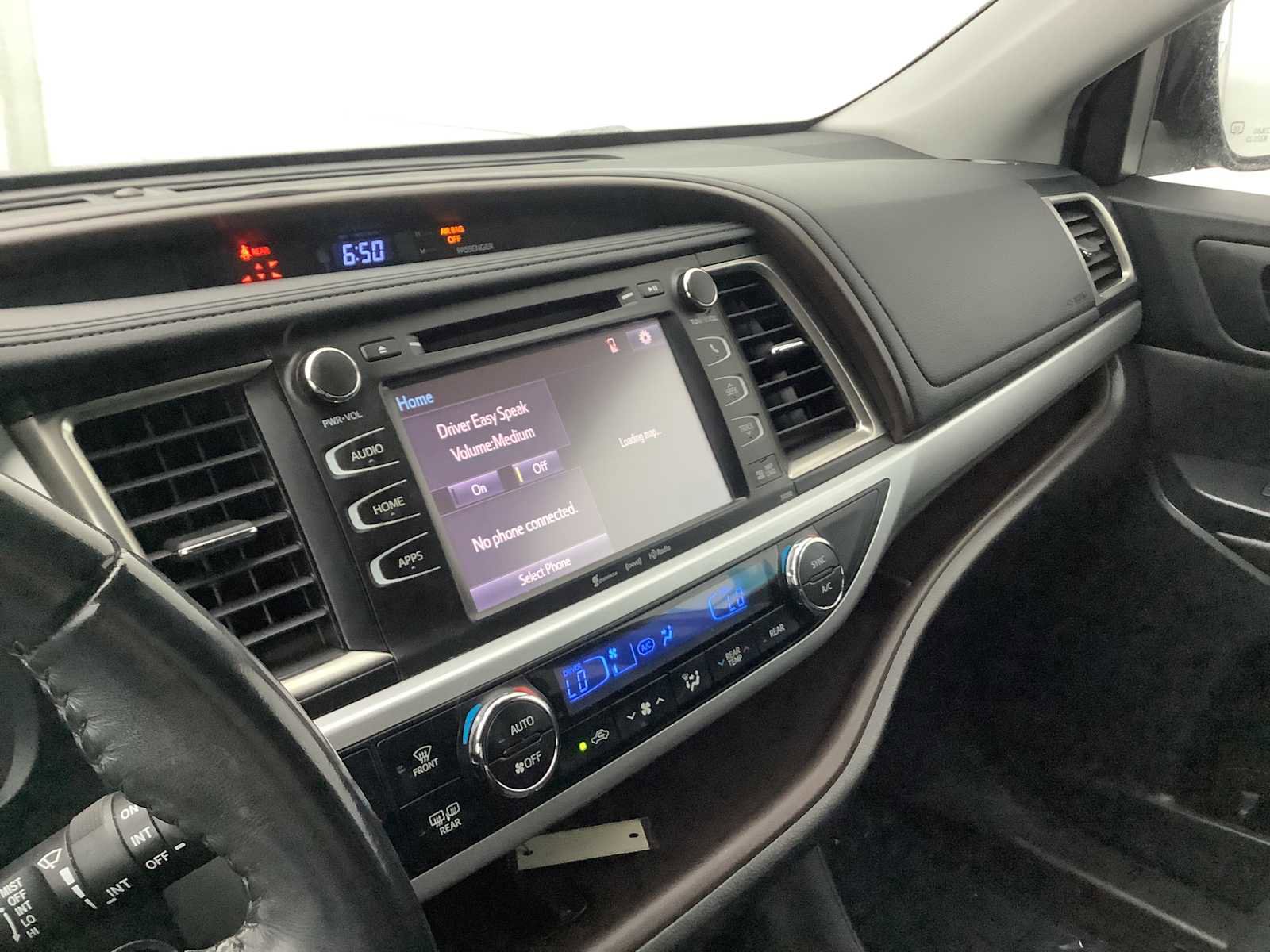 Used 2019 Toyota Highlander XLE AWD/4WD image 17