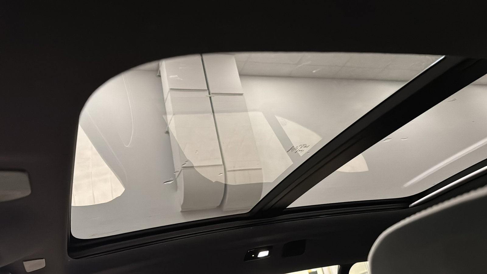 New 2026 Volvo XC40 B4 Plus w/ Climate Package FWD image 25