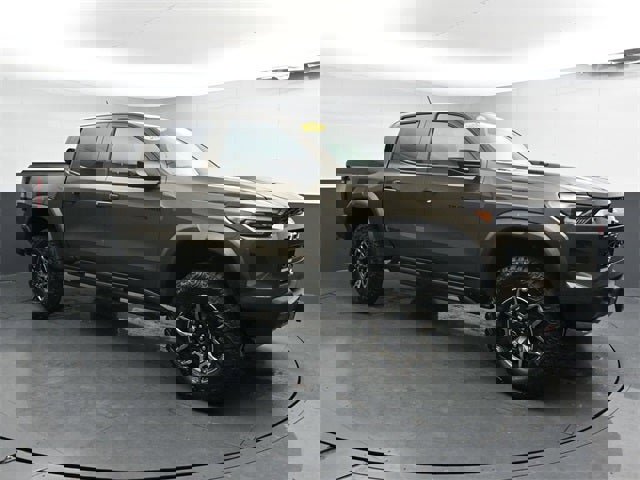 Used 2025 Chevrolet Colorado ZR2 w/ Technology Package image 3