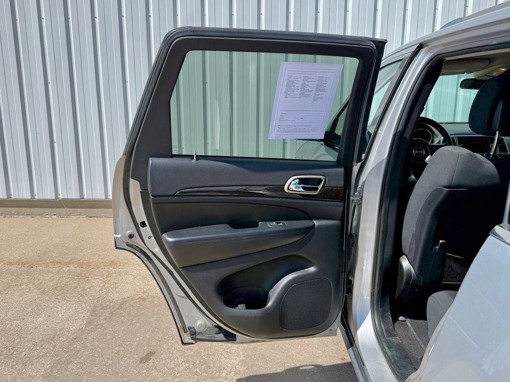 Used 2012 Jeep Grand Cherokee Laredo w/ Laredo E Group AWD/4WD image 15