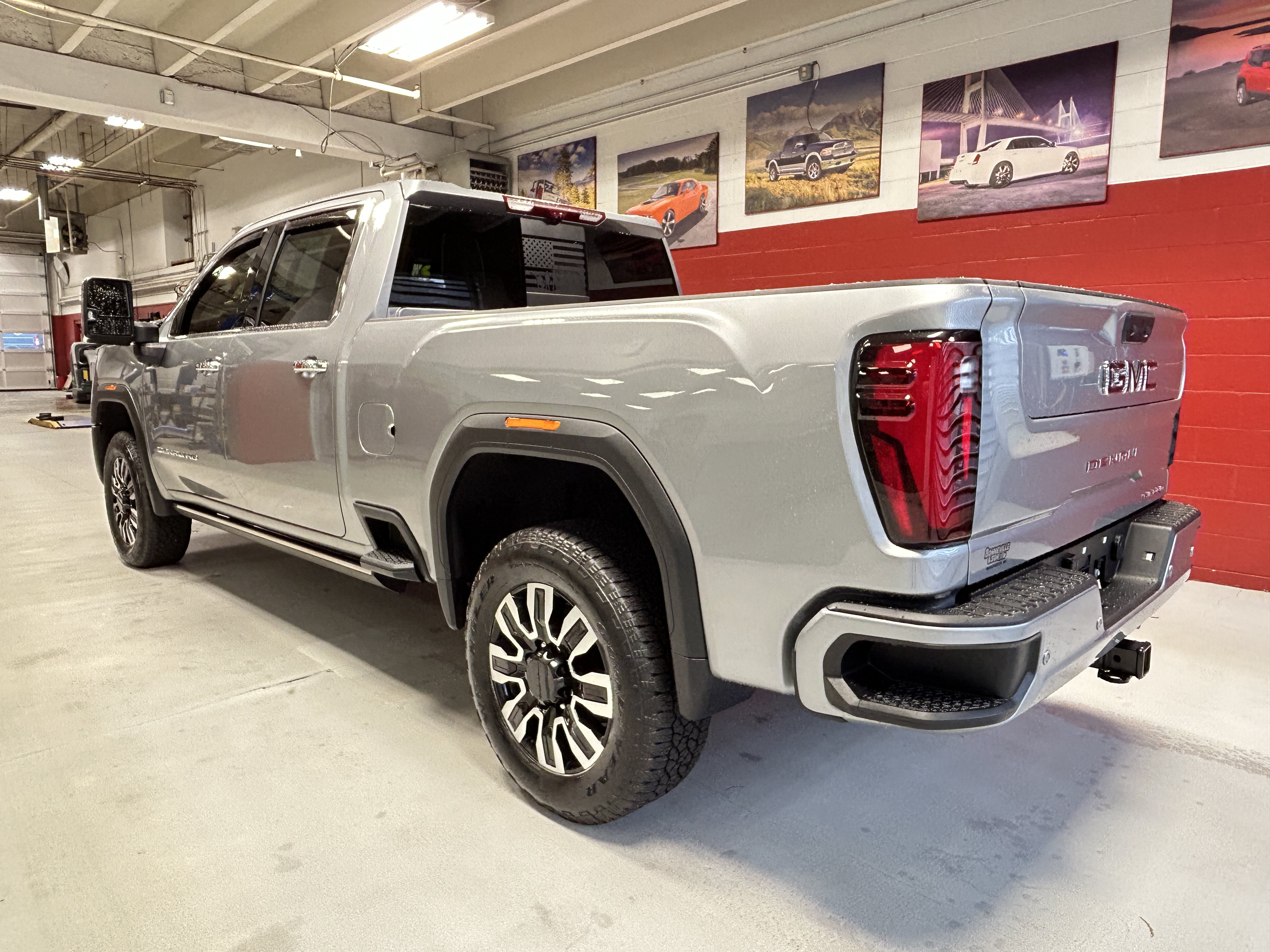 Used 2025 GMC Sierra 2500 Denali Ultimate AWD/4WD image 4