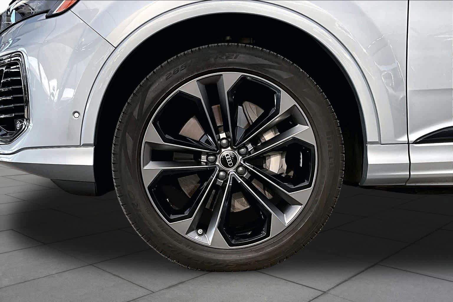 Used 2025 Audi Q7 3.0T Premium Plus w/ Premium Plus Package AWD/4WD image 11