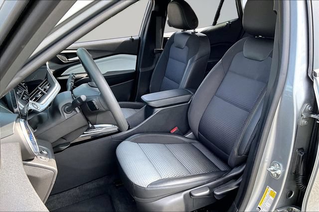 Used 2025 Chevrolet Trax LT FWD image 20