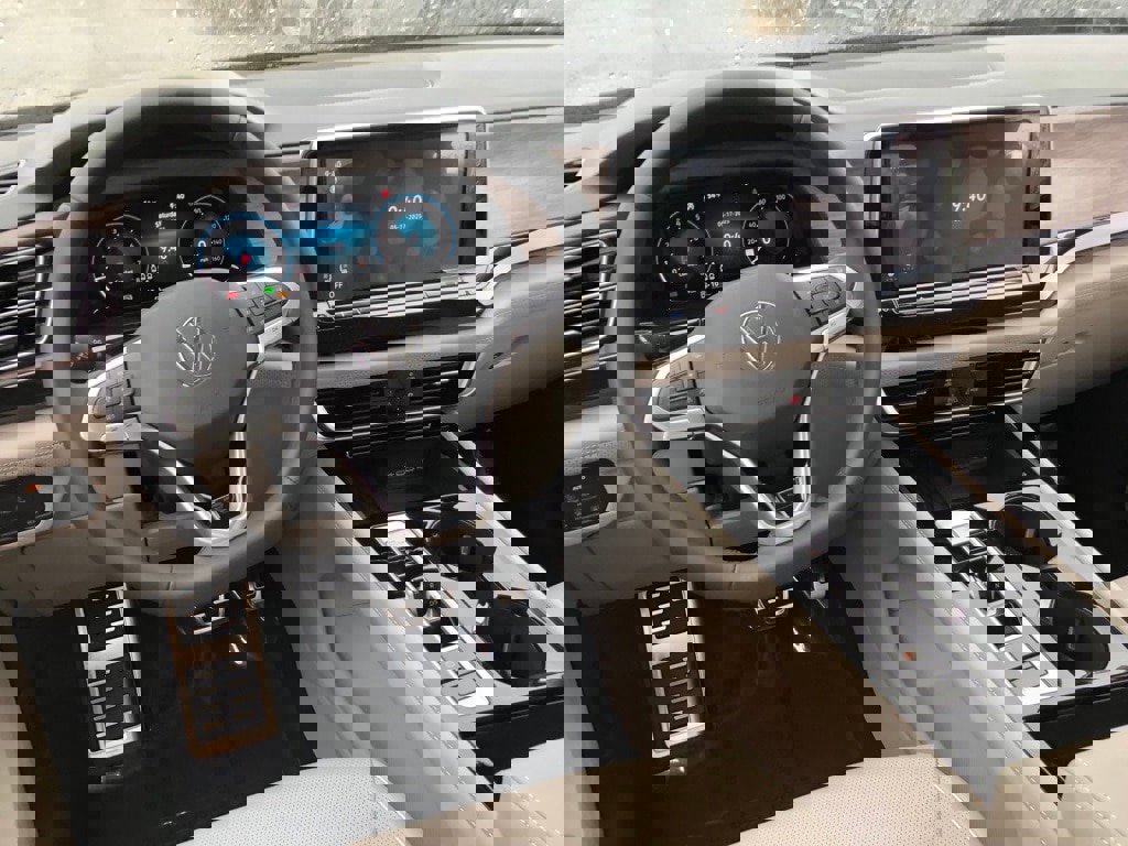 New 2025 Volkswagen Atlas SEL Premium R-Line image 15