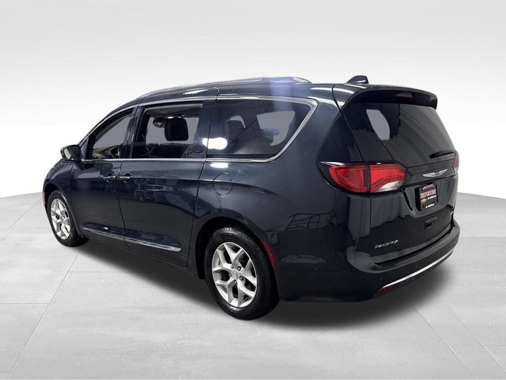 Used 2019 Chrysler Pacifica Limited w/ Advanced Safetytec Group FWD image 9