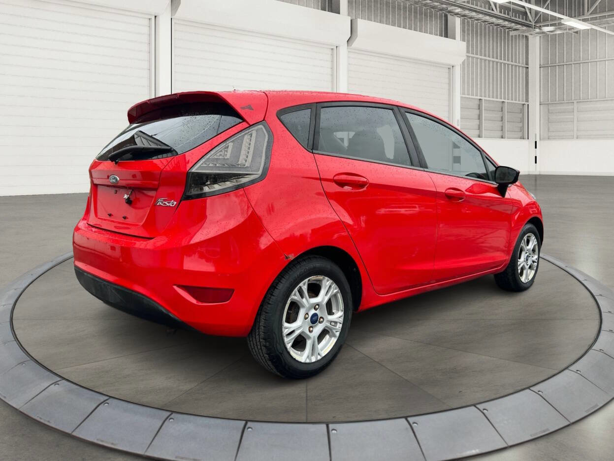 Used 2015 Ford Fiesta SE image 3