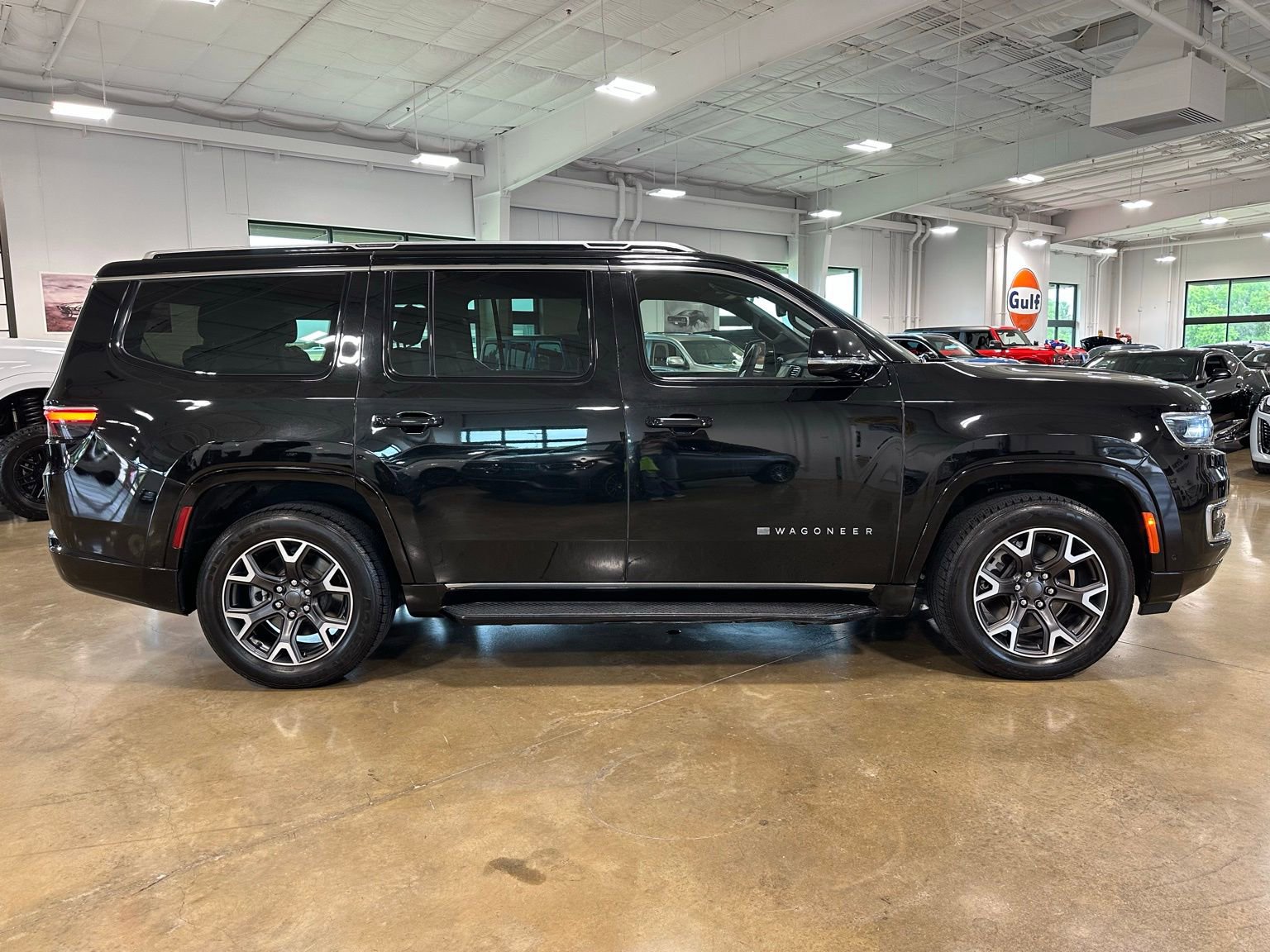 Used 2023 Jeep Wagoneer Series III w/ Preferred Equipment Group image 9