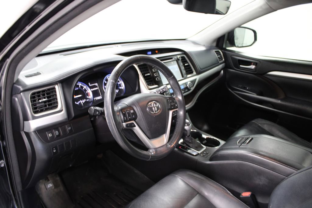 Used 2017 Toyota Highlander XLE image 22