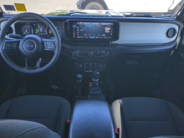 Used 2024 Jeep Wrangler Unlimited w/ Convenience Group AWD/4WD image 15
