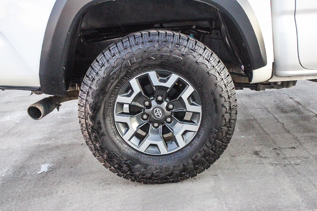 Used 2023 Toyota Tacoma TRD Off-Road w/ Black Out Package (TMS) AWD/4WD image 12