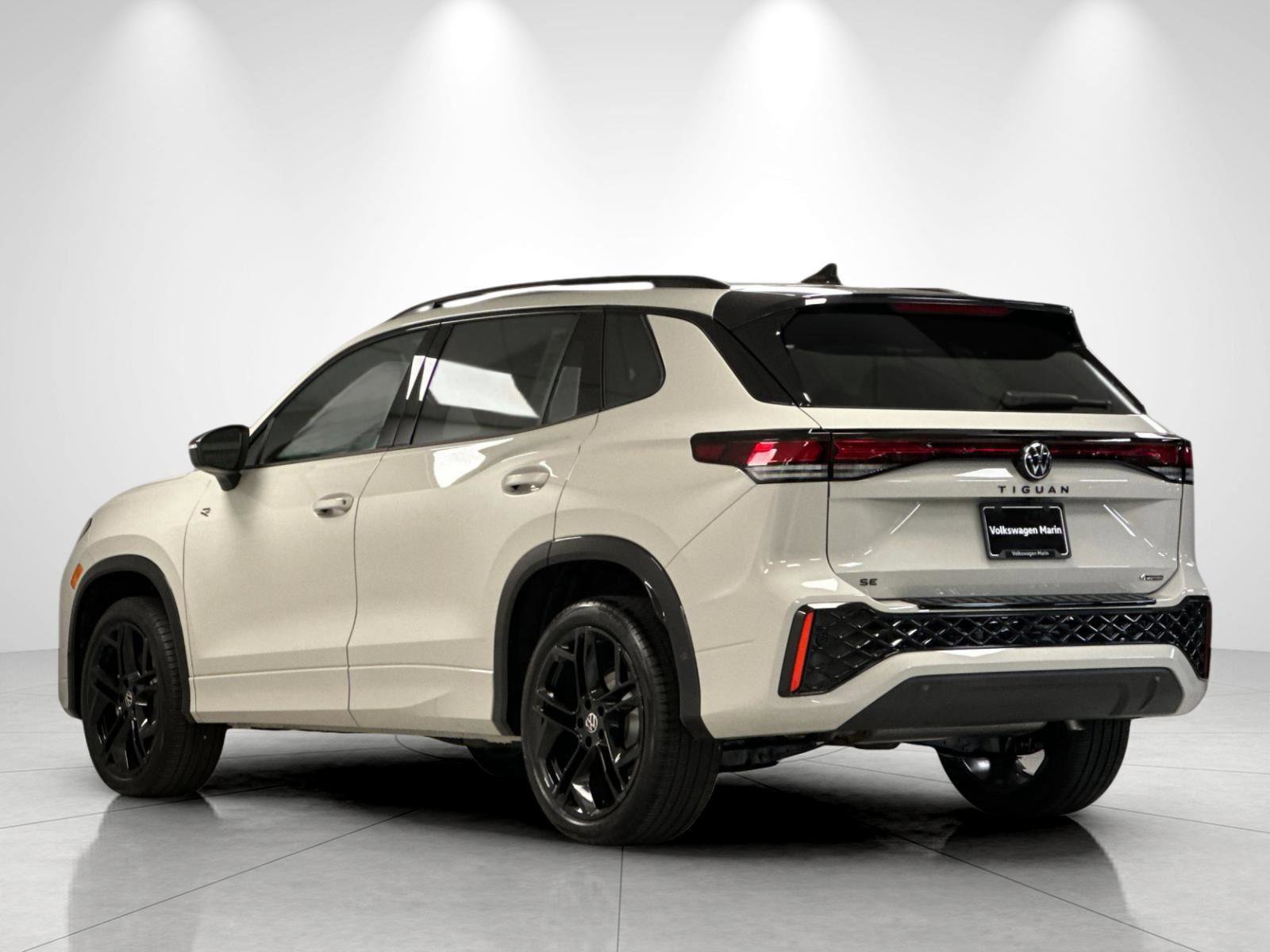 New 2026 Volkswagen Tiguan SE R-Line AWD/4WD image 3