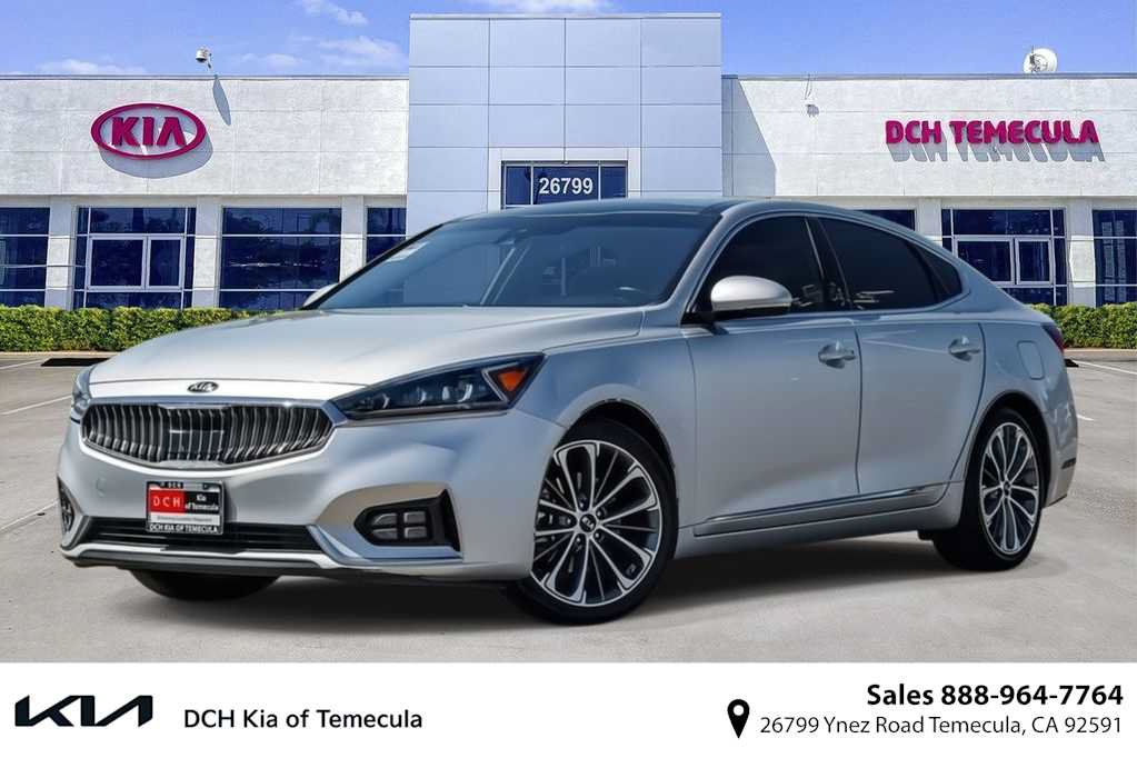 Used 2017 Kia Cadenza Technology