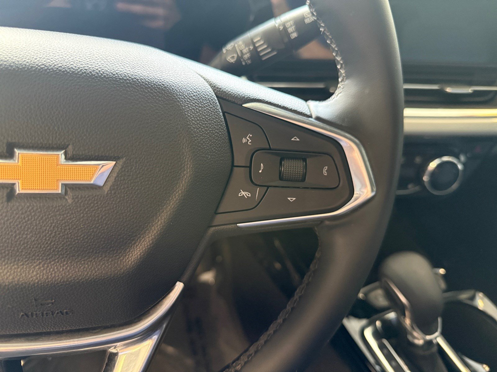 Used 2025 Chevrolet Trax LT w/ Driver Confidence Package FWD image 25
