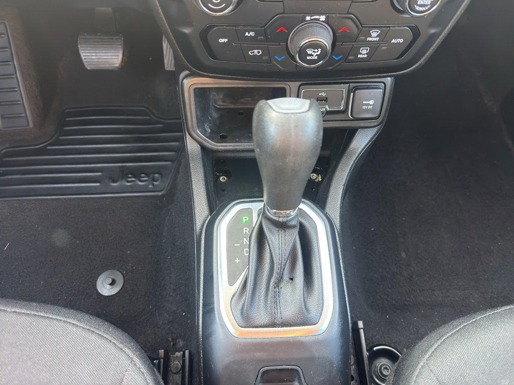 Used 2020 Jeep Renegade Latitude FWD image 16