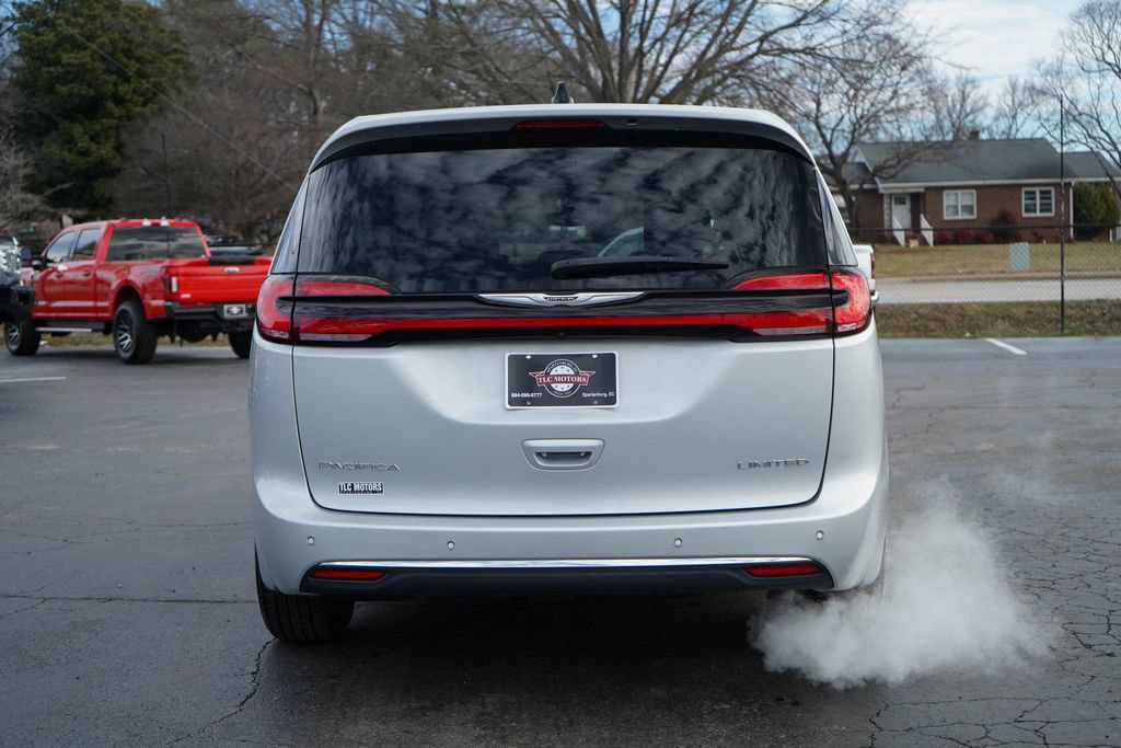 Used 2024 Chrysler Pacifica Limited image 12