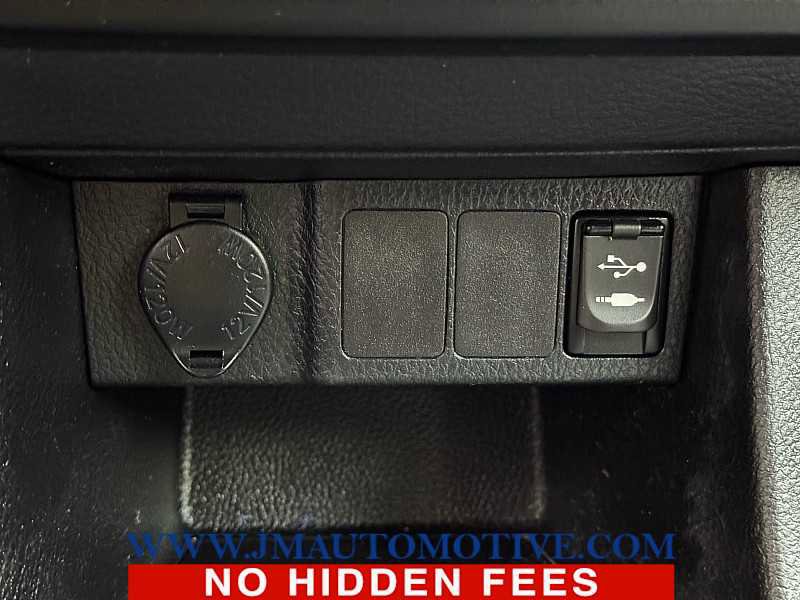 Used 2015 Toyota Corolla LE image 33