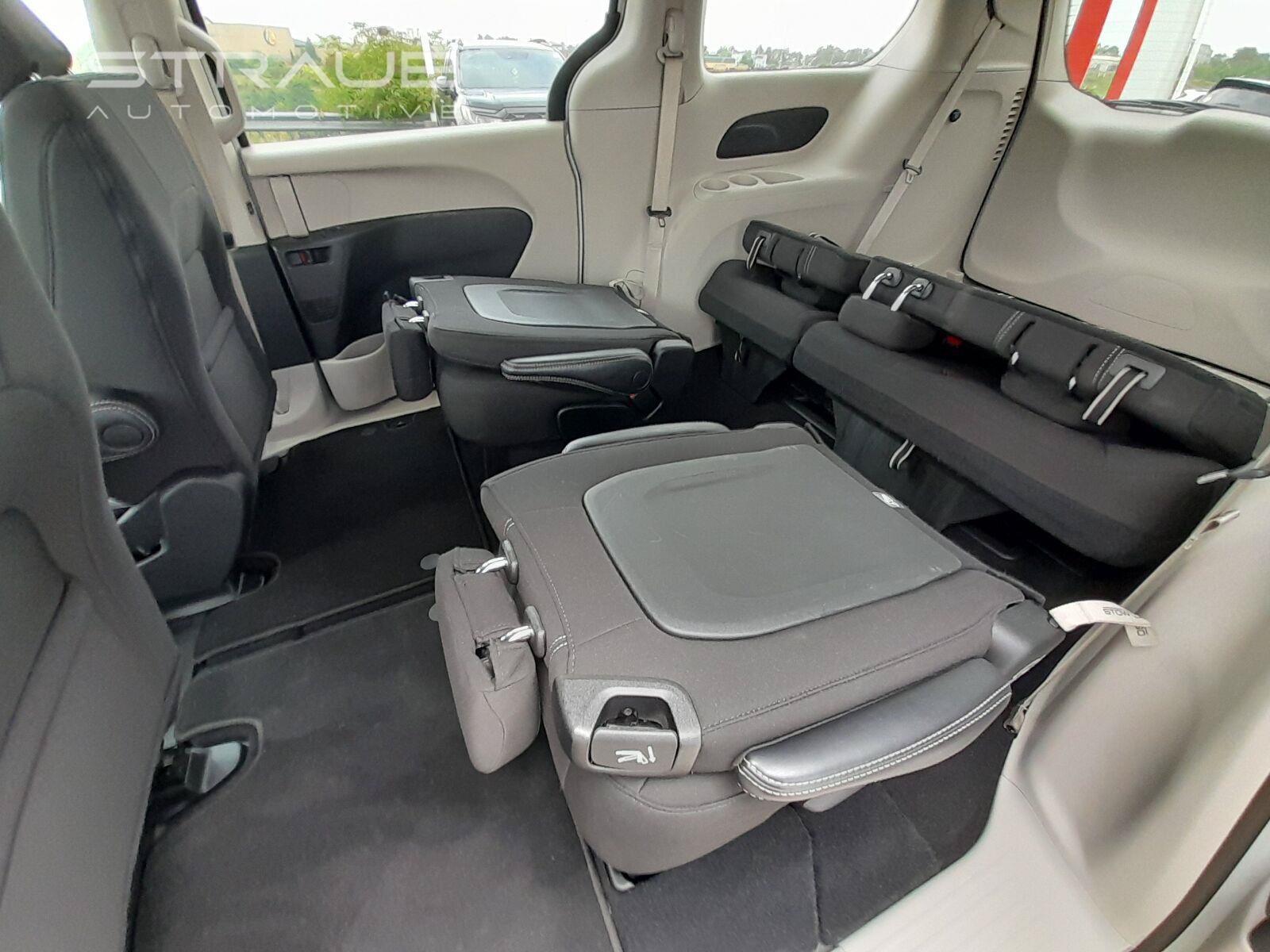 Used 2023 Chrysler Voyager LX FWD image 48