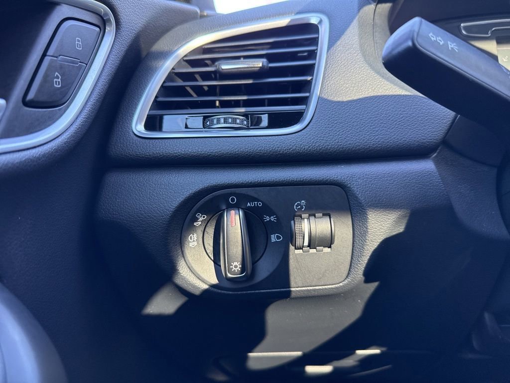 Used 2018 Audi Q3 2.0T Premium Plus w/ Premium Plus Package image 28