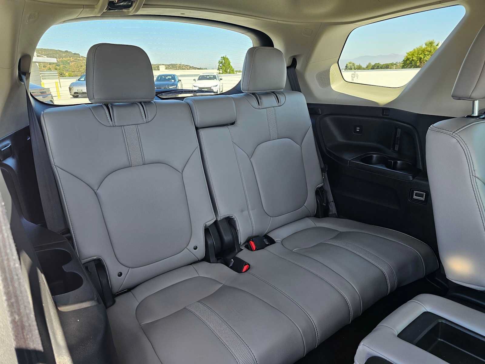 Used 2025 Honda Pilot Touring image 13