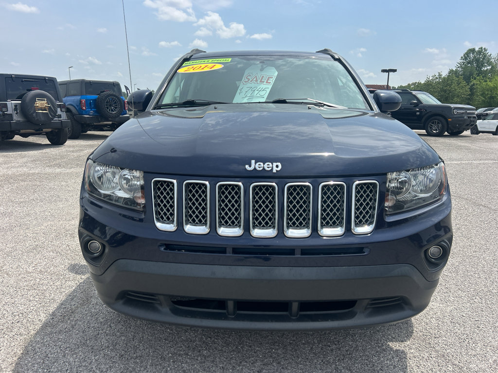 Used 2014 Jeep Compass Latitude FWD image 2
