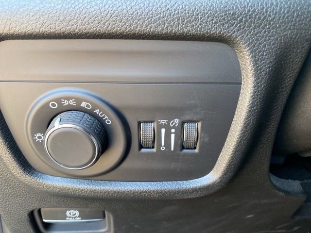 Used 2023 Jeep Grand Cherokee L Laredo RWD image 34