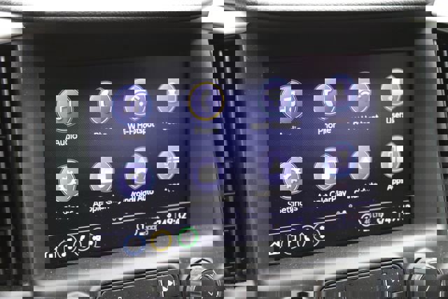 Used 2023 GMC Terrain SLT w/ Tech Package image 8