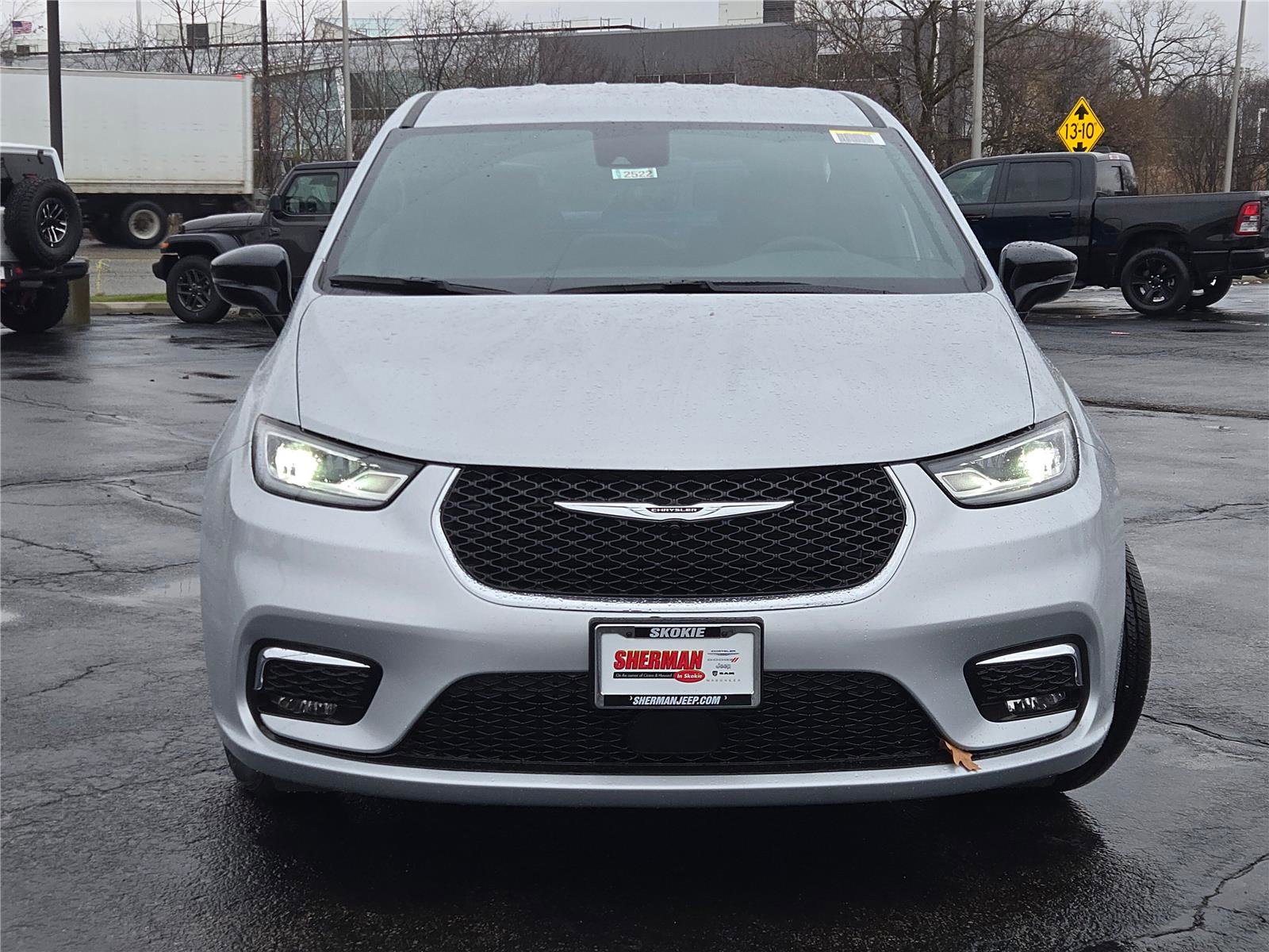 New 2026 Chrysler Pacifica Select image 4