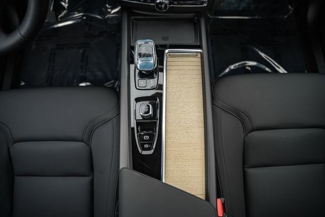 New 2026 Volvo XC60 B5 Plus w/ Protection Package Premier AWD/4WD image 28