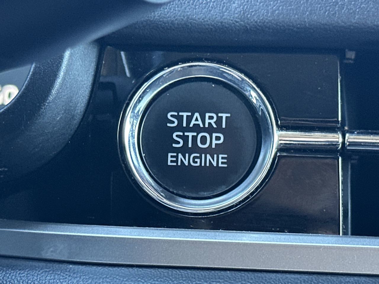 Used 2024 Mitsubishi Outlander ES image 11