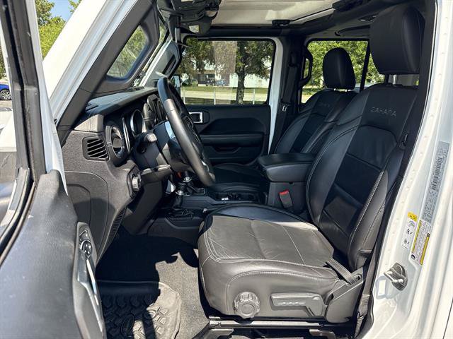 Used 2018 Jeep Wrangler Unlimited Sahara w/ Dual Top Group AWD/4WD image 13
