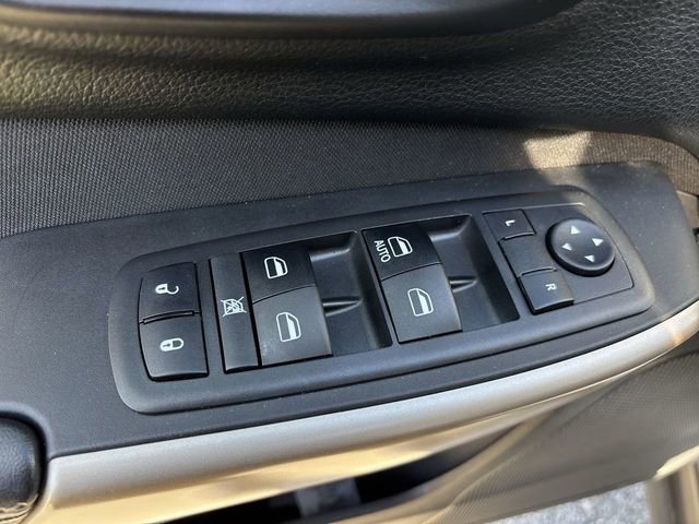 Used 2018 Jeep Cherokee Latitude w/ Safety Group image 19