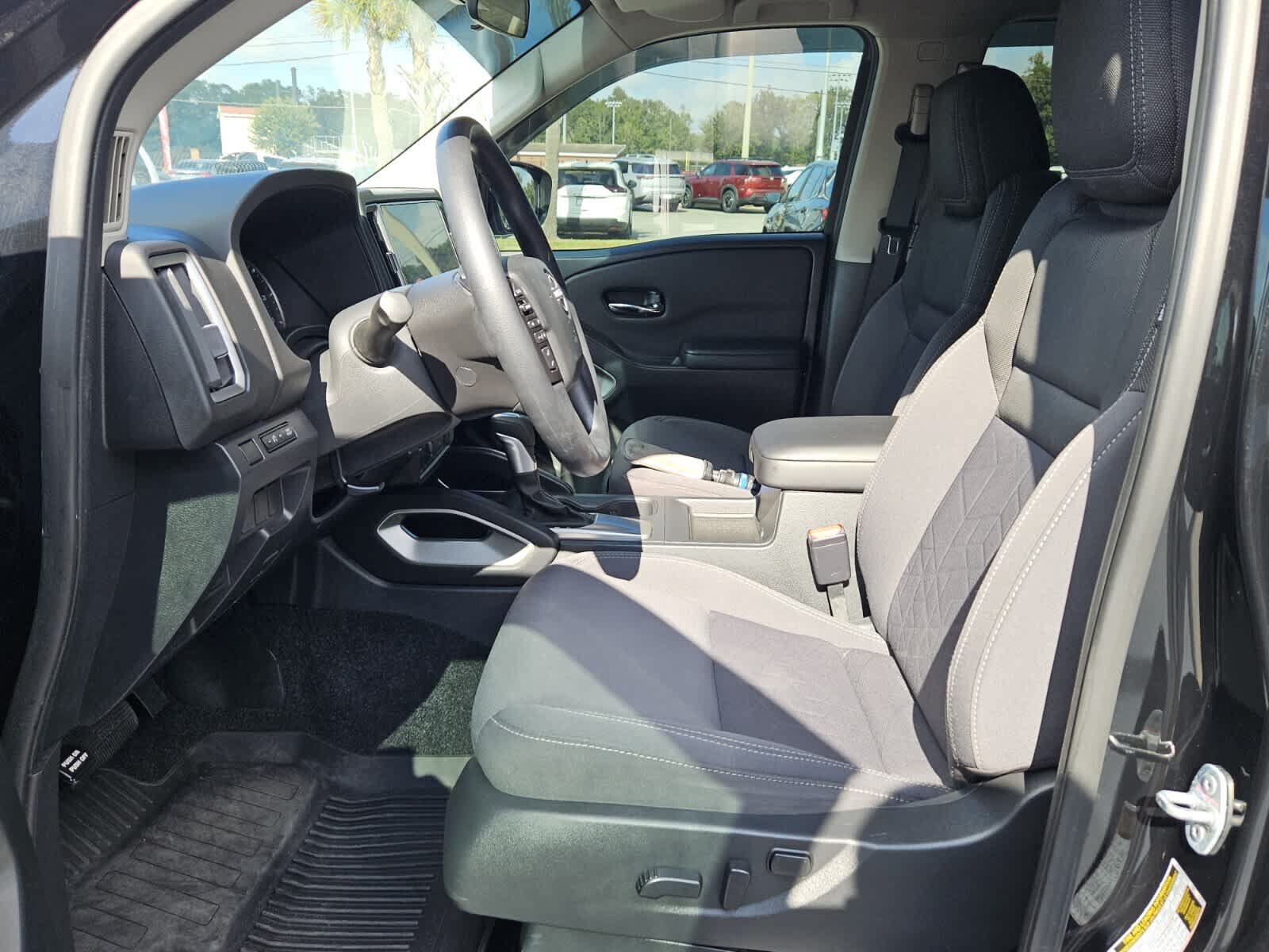 Used 2025 Nissan Frontier SV AWD/4WD image 3
