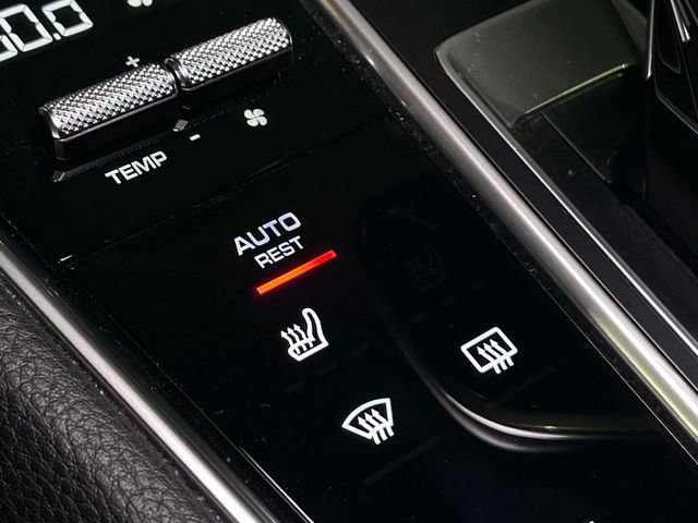 Used 2020 Porsche Panamera image 33