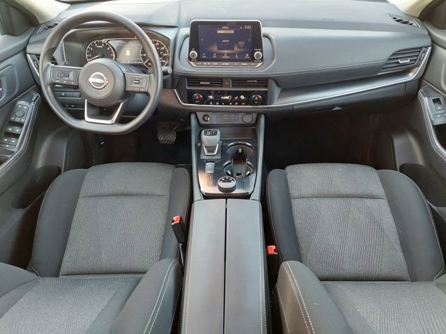 Used 2024 Nissan Rogue SV image 3