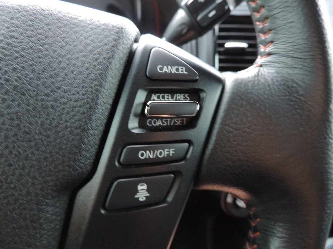 Used 2023 Nissan Titan PRO-4X image 28