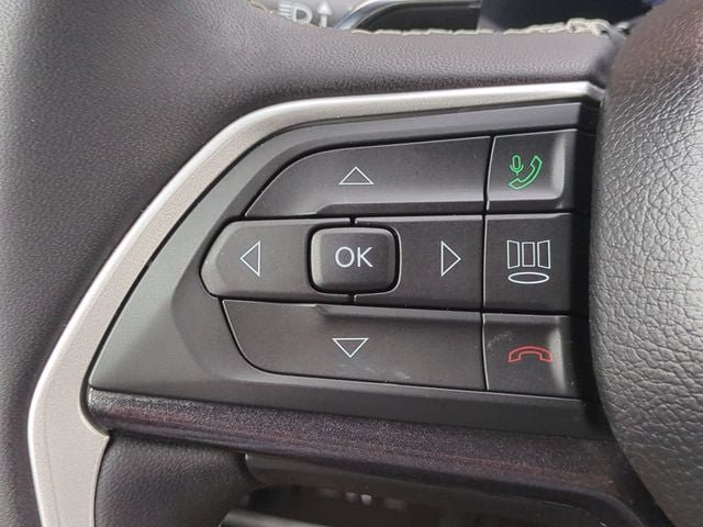 Used 2023 Jeep Grand Cherokee L Laredo AWD/4WD image 25