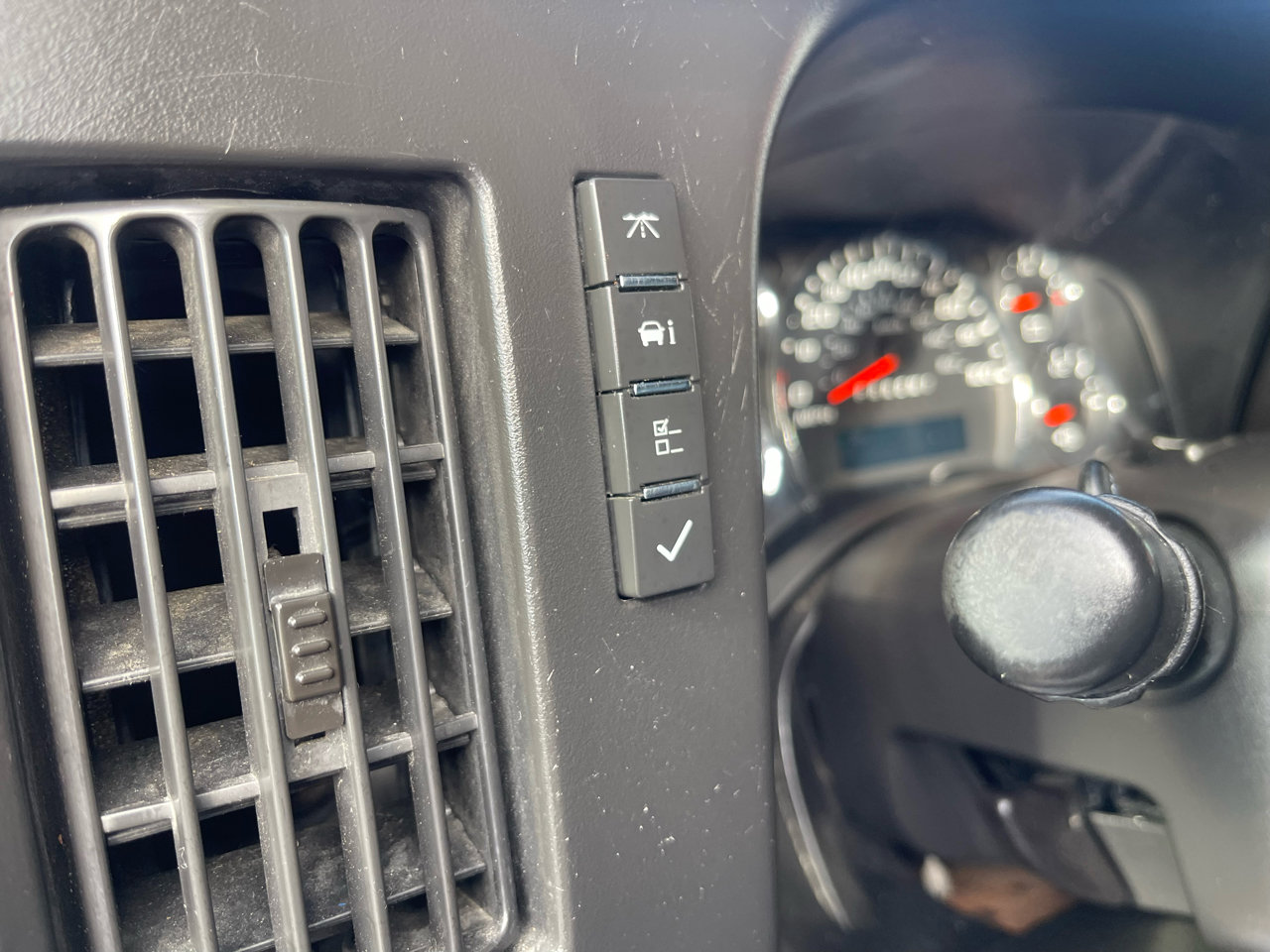 Used 2015 Chevrolet Express 2500 image 24