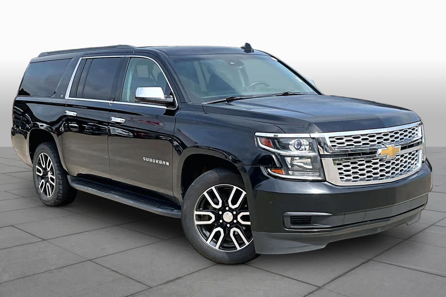 Used 2017 Chevrolet Suburban LT RWD image 3