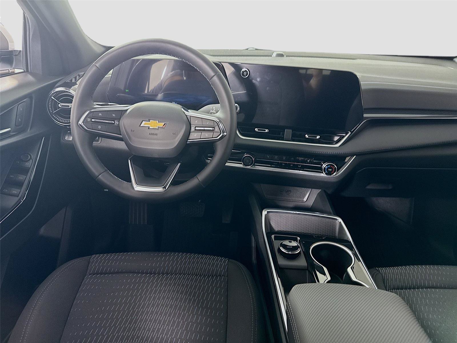 Used 2026 Chevrolet Equinox LT w/ LPO, Floor Liner Package AWD/4WD image 2